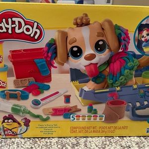 Brand new play dough vet n’carry set